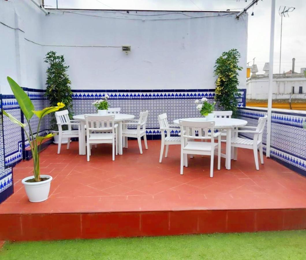Residencia Viriato Hostel Seville Exterior photo